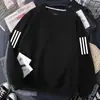 Destaque: Camiseta masculina de manga comprida com estampa de marca da moda, top para outono e inverno, moletom, camiseta para jovens, camada base