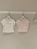 Camiseta de Manga Corta Asimétrica de Hombro Descubierto con Cintura Ajustada, Estilo Perezoso Coreano de Verano para Mujer W9803
