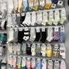 Estantes de exhibición de pared para accesorios de teléfono móvil, sombreros, calcetines, joyas, pendientes y condimentos; ganchos para exhibición interior.