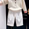 Roupas Infantis Coreanas 2026 Outono/Inverno Nova Chegada Suéter de Tricô Gola Polo Listrado Off-White Calça Branca Wide-Leg Infantil Tendência