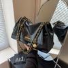 Bolso de Alta Gama Personalizado de Fábrica para Mujer, Nuevo Bolso Grande Versátil y a la Moda de Cuero Suave para el Hombro/Axila, Bolso Casual con Cadena