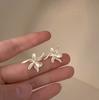 Aretes Irregulares Mate de Flor de Iris para Mujer, Estilo Nicho Retro, Aretes Elegantes Versátiles para Mujer