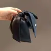 Versión Coreana 2025 Simple Ins Clip para Cola de Caballo con Lazo Negro Clip para el Cabello con Etiqueta Dorada Pinza para el Cabello Pinza de Trabajo para Mujer