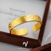 Pulseira de lótus de oito tesouros com palavras auspiciosas estilo loja de ouro método antigo ouro de areia gravado pulseira larga pulseira aberta
