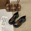 Mocasines de suela gruesa estilo británico para mujer, nuevo modelo otoño 2026, estampado de leopardo negro, versátiles zapatos pequeños de cuero estilo universitario, JK