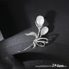 Broche de hebilla antideslumbrante para mujer, sentido de alta gama, nicho de alta gama, pin de ramillete de alta gama, pequeños accesorios de incienso, lindo dibujo animado al por mayor