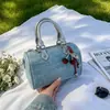 Bolsas de mujer de nicho de lujo ligero 2026 nuevo súper popular bolso tote de mezclilla bolso Boston tipo almohada bolso de hombro cruzado