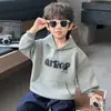 Moletom com capuz bordado e patchwork para meninos, primavera e outono, moletom com capuz estiloso estilo coreano para crianças, blusa casual para bebês e crianças maiores