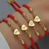Pulsera de Hilo Rojo de Venta Caliente Transfronteriza con Letra Inglesa A-Z y Colgante Grabado Dorado en Forma de Corazón, Pulsera Ajustable, Versátil