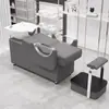 Cama de champú semirreclinable estilo lujo para salones de peluquería, lavabo cerámico integrado con reposapiés, cama de champú tipo sofá con cojín suave