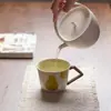Taza de Agua Creativa Pintada a Mano Rinyu Guisong Manzanal Ganso Blanco Pequeñas Notas Elegante Taza de Café para Arte Latte Cerámica Doméstica Taza de Oficina