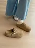 Nueva colección otoño 2026 de zuecos estilo Birkenstock para aumentar altura, con diseño de cobertura total y estilo de media pantufla, perfectos para que las mujeres los usen al aire libre