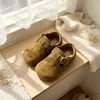 Birkenstocks de Camurça Retrô para Meninas Outono/Inverno 2026 Novos Sapatos Casuais de Couro Versátil Mesclado Sapatos Individuais de Moda para Meninos