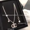Colar pequeno estilo fragrante letra C dupla usar couro totalmente cravejado de diamantes corrente para clavícula de pele de cordeiro corrente de suéter retrô fragrante para casa outlet de fábrica