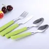 Fabricante de Juego de Cubiertos de Mesa Occidental Promocional Personalizado de Acero Inoxidable con Mango de Plástico, Set de 24 Piezas