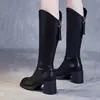 Botas de cavaleiro versáteis e estilosas estilo coreano para mulheres baixinhas, novo modelo 2026, com sola grossa, que aumentam a altura, com zíper nas costas, botas longas da moda de cano alto