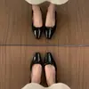 Sandalias cerradas de tacón bajo estilo francés Chuyuji para mujer, calzado de verano para exteriores, nuevo modelo 2026, zapatos de mujer con retazos de lazo suave