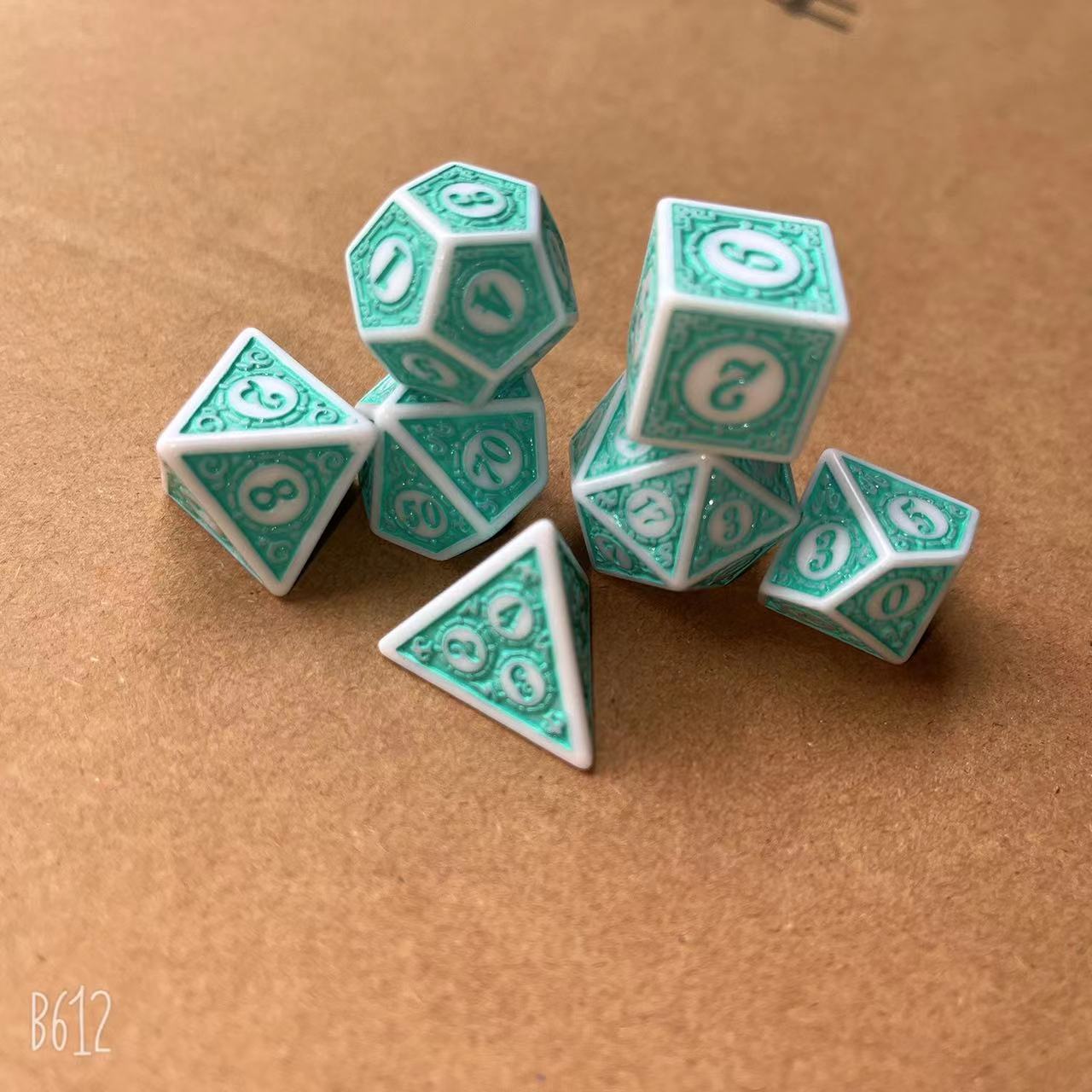 7个一套复杂图案实色白点天蓝油