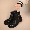 Botas Martin Super Estilosas 2026 para Mulheres, Estilo Britânico Retro de Nicho com Fivela de Cinto, Efeito Emagrecedor, Salto Grosso, Zíper Lateral, Estilo Motociclista de Exportação