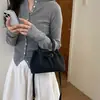 Bolsa de balde 2026 transfronteiriça nova para mulheres, bolsa de ombro e transversal elegante, bolsa de mão de design de nicho de alta qualidade para o dia a dia
