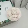 Nuevo broche de tweed de alta gama de 6 cm con diseño de flor de camelia, pasador y clip