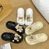 Moda Nuevo Estilo Oso de Peluche Peludo Color Café Lindo Nuevos Accesorios Charms para Zapatos DIY para Zuecos