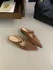 2026 Novo Estilo Chinelo Mule Feminino com Uma Tira e Bico Fechado para Uso Externo