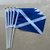 Banderas de mano con mástil en stock transfronterizas de todo el mundo, hechas a medida según su diseño, Banderas coloridas de poliéster para la Copa del Mundo de EE. UU.-Canadá-México