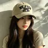 Estilo retro americano, gorra de béisbol nueva con bordado de letras minimalista, elegante y chic para fotografía callejera al aire libre, ofreciendo protección solar