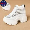 Zapatos Blancos de Suela Gruesa para Personas Bajas que Aumentan la Altura para Mujer 2026 Verano Nuevos Zapatos Deportivos Casuales Versátiles Sandalias Huecas