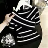 Camiseta Patchwork Cruzada com Decote V de Manga Curta em Contraste Preto e Branco para Mulheres, Verão 2026 Chic Hot Girl Slim Fit Malha de Seda Gelada Top