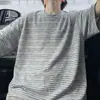 Camiseta casual de manga corta a rayas estilo americano para hombre, top de verano de manga corta holgado, elegante y versátil de alta gama
