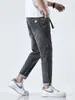 Ropa para Hombre Fengshe / Jeans Finos de Mezclilla para Hombre 2026 Primavera y Otoño con Cintura Bordada de Tela Blanca, Corte Delgado, Pantalones Cortos