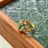 Anillo vintage retro estilo palacio con gemas artificiales verdes y rosas, colores contrastantes, para mujer, con un estilo fresco único y diseño floral colorido