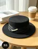 Novo chapéu de outono e inverno na cor café, estilo Melard de aba reta de alta qualidade para mulheres, chapéu pequeno formal estilo Hepburn francês que faz o rosto parecer menor