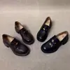 Mocasines de cuero con suela gruesa para mujer para ir al trabajo, zapatos slip-on vintage de tacón grueso, zapatos de cuero versátiles estilo británico con hebilla dorada