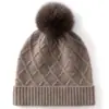 Gorro de punto con patrón de rombos y pompón grande, suave, cálido y resistente al frío, nuevo gorro de ciclismo de cachemir para mujer, turbante