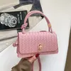 Bolsa Pequena Quadrada Tecida Texturizada Estilo Francês de Luxo Leve Outono 2026 Bolsa de Mão Feminina com Design Torcido Bolsa Pequena Transversal com Alça de Ombro Texturizada
