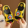 Chinelos Infantis Verão Super Macios Astronauta Fundo Grosso Para Meninos e Meninas Calçados Externos Fundo Macio Antiderrapante Desenho Animado Casa Sandálias Anti-Odor