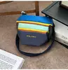 Nova Bolsa Transversal da Moda para Uso Externo para Mulheres, Bolsa Esportiva Leve em Cores Dopamina com Múltiplas Camadas, Bolsa de Ombro Transversal para Celular