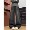 Pantalones de bambú curvos de pierna recta, lavados y desgastados estilo retro americano, jeans holgados de pierna recta deconstruidos y divididos de moda para hombre de otoño