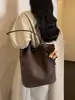 Bolsa de mão feminina de grande capacidade com textura trançada, bolsa de ombro fashion, nova bolsa tipo balde de cor sólida para o outono de 2026
