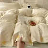 2026 Nuevo Juego de Ropa de Cama de Algodón Lavado Juego de Cuatro Piezas Raya Botón Hogar Dormitorio Juego de Cuatro Piezas Lavable a Máquina Todas las Estaciones Universal