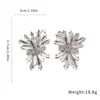 Brincos de Agulha Prata com Design Irregular de Fogos de Artifício Cravejados de Diamantes, Brincos Statement Exquisitos e Elegantes com um Toque de Luxo Leve e High-End, Acessórios de Orelha com Design de Nicho