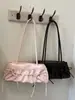 Bolso de axila de moda de nicho para mujer de gran capacidad, nuevo modelo de principios de otoño de 2026, alto valor estético, bolso cuadrado pequeño de un solo hombro de color sólido