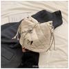 Bolsa de Balde Prata Super Quente de Verão 2024 Nova Moda Corrente Romboidal Bolsa Transversal Bolsa de Ombro para Comutador Coreana