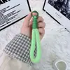 Llavero de felpa corto fresco y colorido para teléfono, cordón para mujeres, accesorio de muñeca de hilo de moda