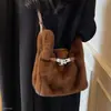 Bolso de hombro nuevo y elegante Otoño/Invierno 2026, bolso de felpa cruzado de moda para mujer, gran capacidad, diseño minimalista coreano, adecuado para ir al trabajo
