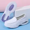 Sapatos de enfermagem femininos no atacado com solas macias, respiráveis, não cansativos, antiderrapantes, resistentes a odores, com aumento de altura, calçados de trabalho específicos para hospital