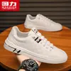 Zapatos de jalar para hombre, tenis blancos 2026, nuevos tenis casuales transpirables de verano, zapatos deportivos versátiles para hombre M